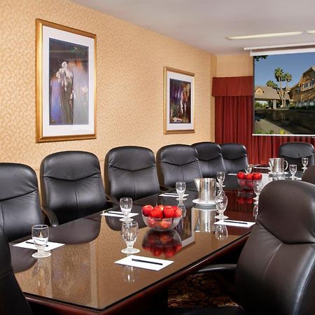 Azure Hotel&Suites Ontario Trademark Collection By Wyndham Negocio foto