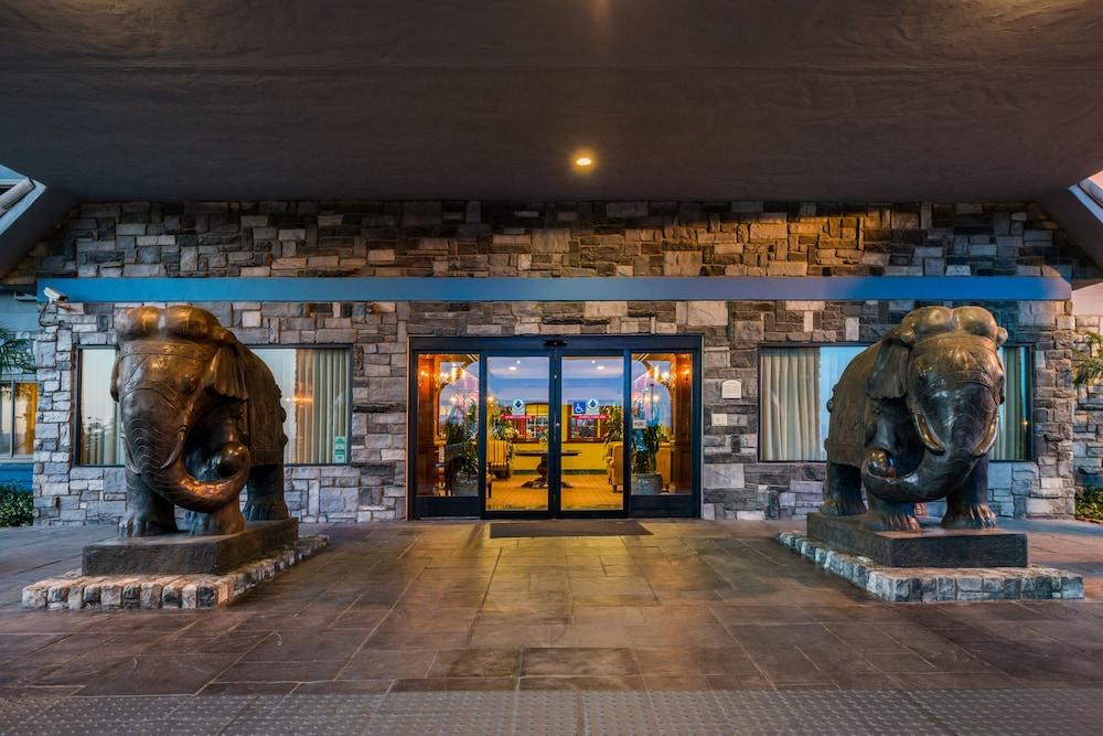 Azure Hotel&Suites Ontario Trademark Collection By Wyndham Exterior foto
