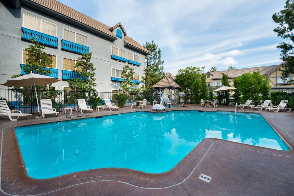 Azure Hotel&Suites Ontario Trademark Collection By Wyndham Exterior foto