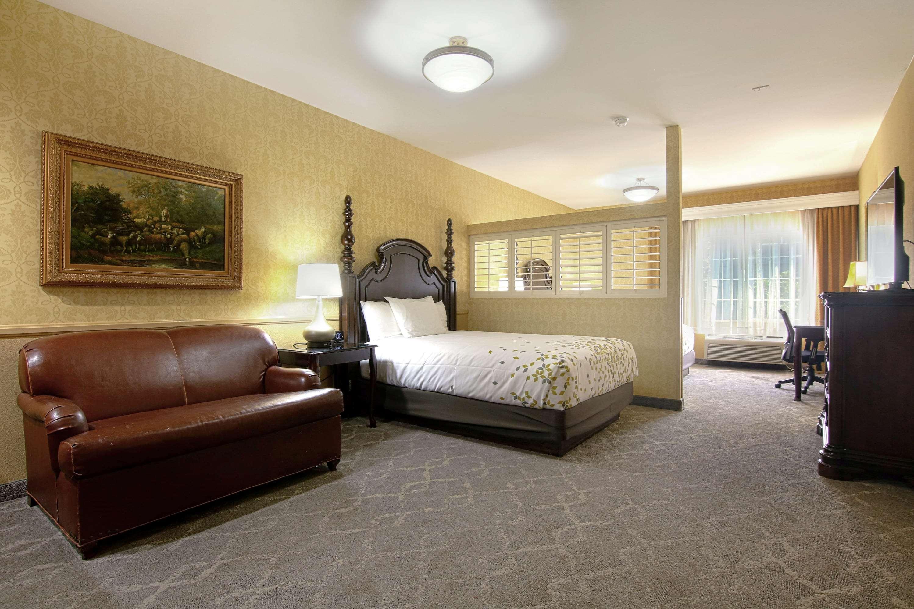 Azure Hotel&Suites Ontario Trademark Collection By Wyndham Exterior foto