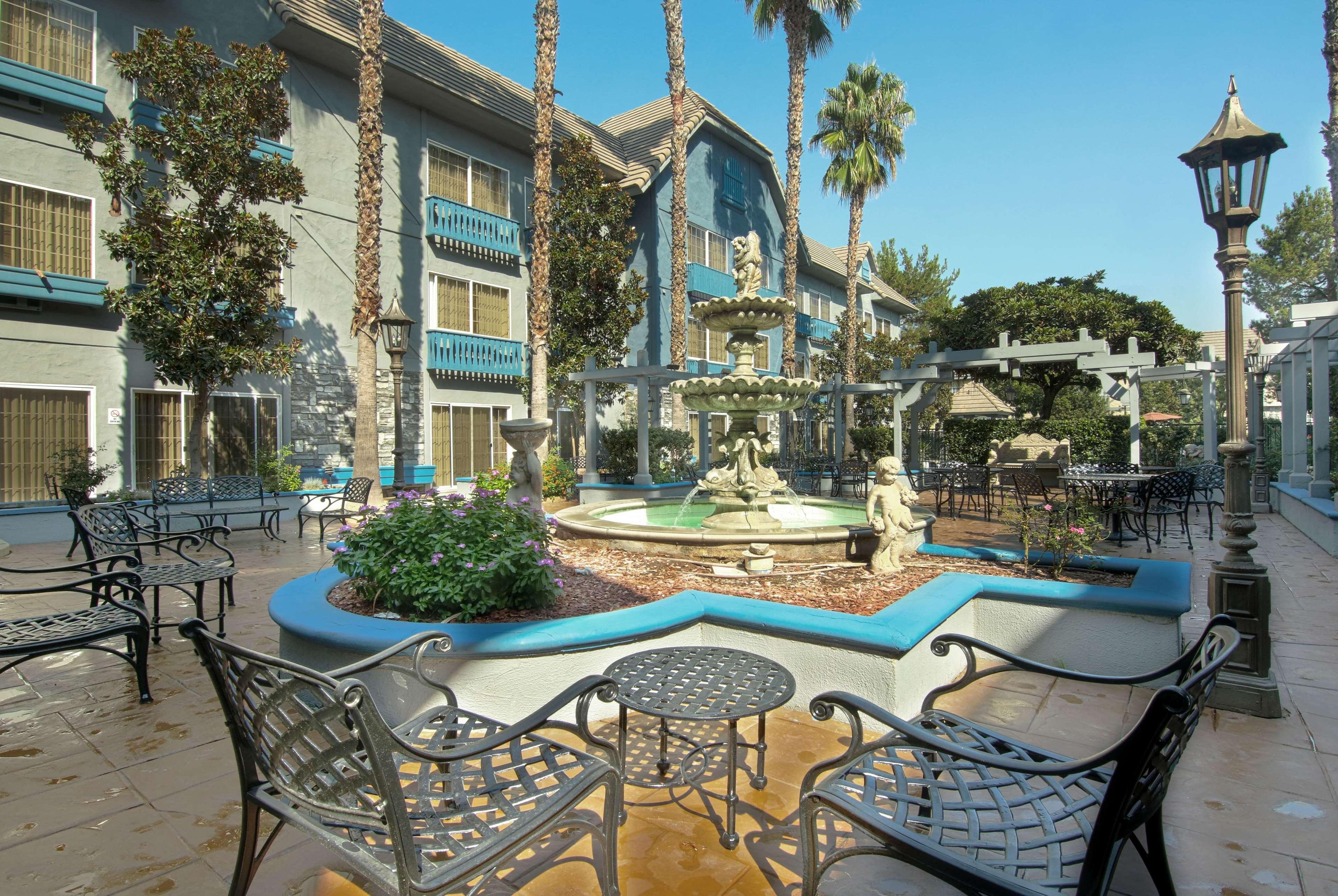 Azure Hotel&Suites Ontario Trademark Collection By Wyndham Exterior foto