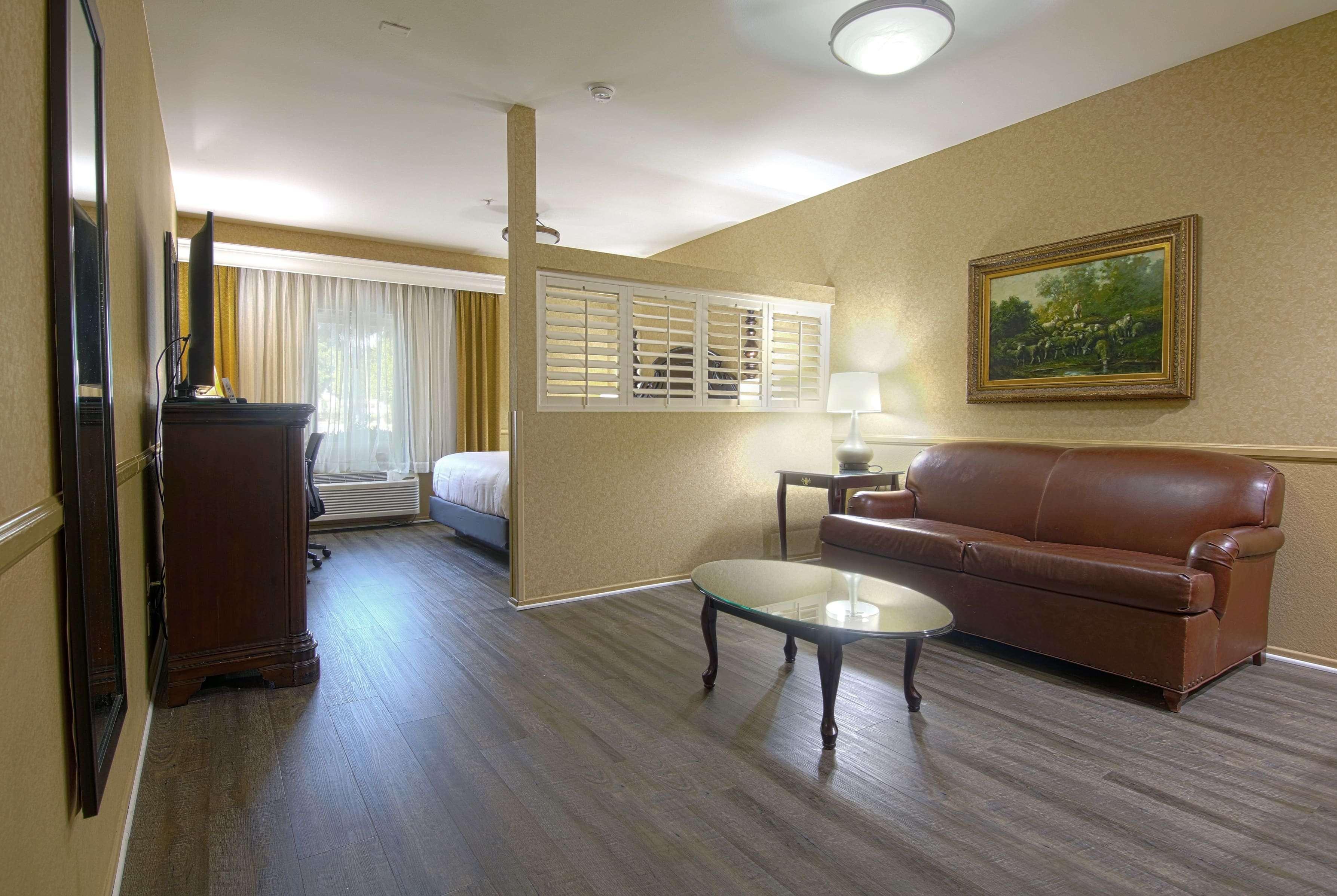 Azure Hotel&Suites Ontario Trademark Collection By Wyndham Exterior foto
