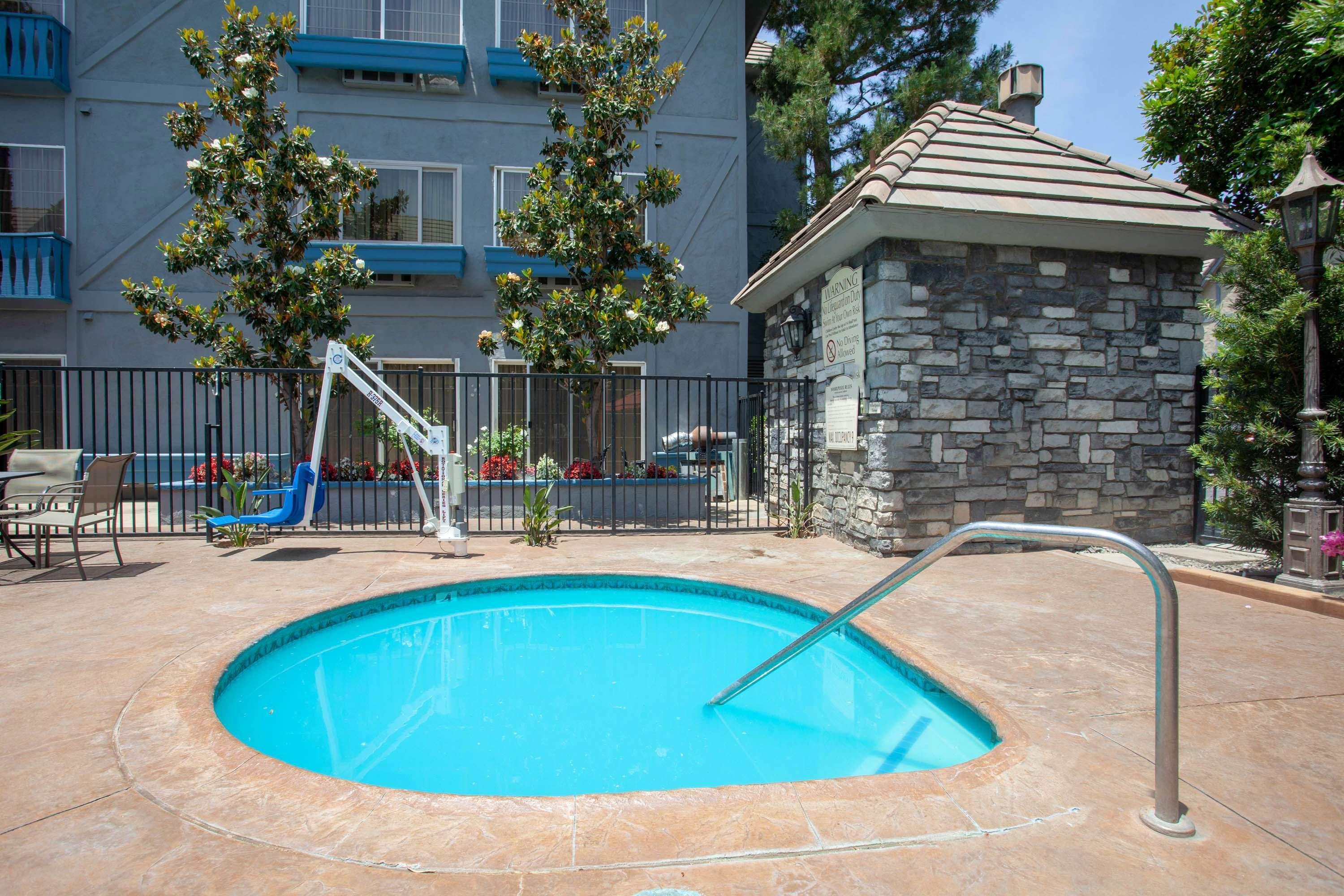 Azure Hotel&Suites Ontario Trademark Collection By Wyndham Exterior foto