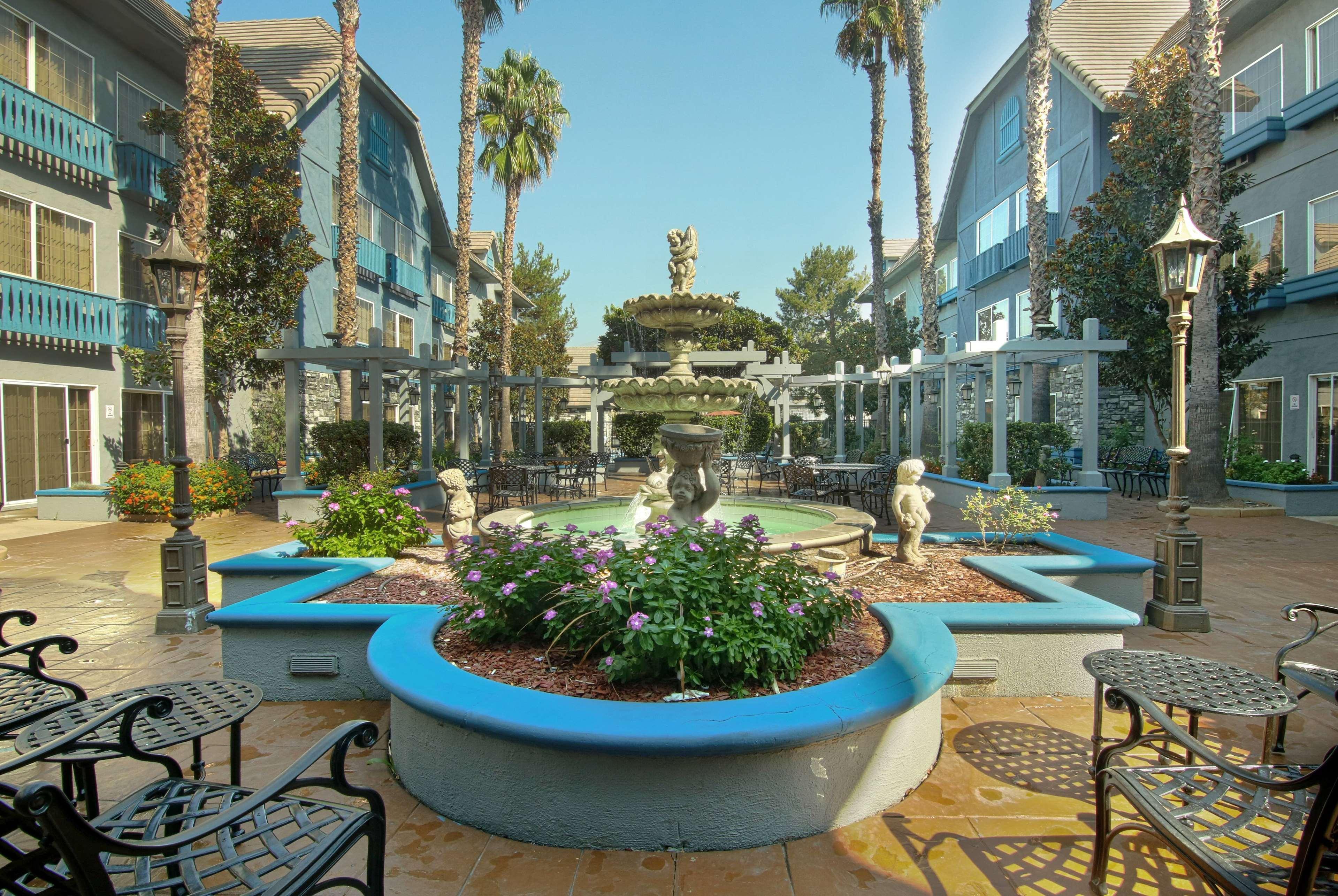 Azure Hotel&Suites Ontario Trademark Collection By Wyndham Exterior foto